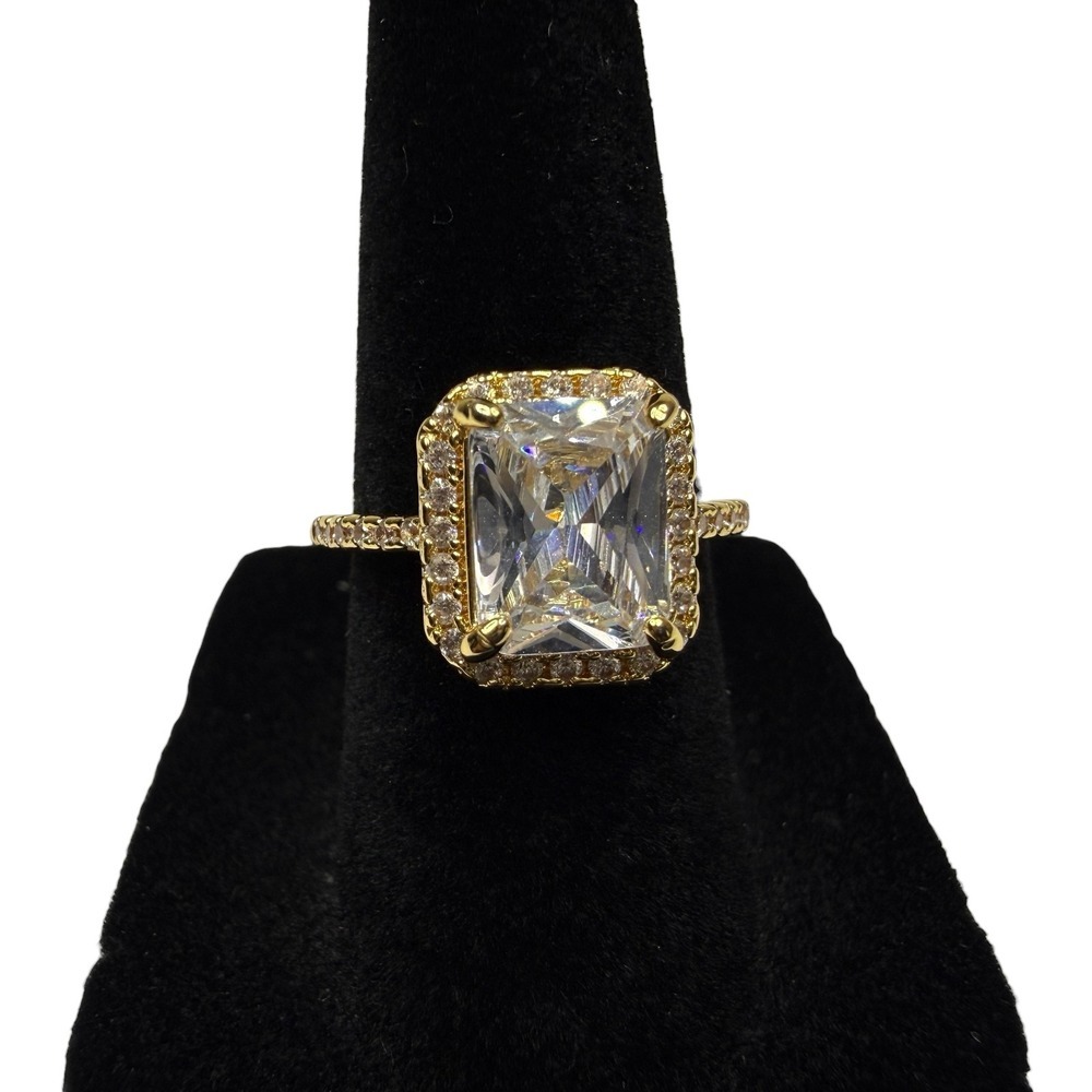 Elegant Gold Tone Emerald Cut Halo Statement Ring w/Clear Crystal Stones Sz 6.5